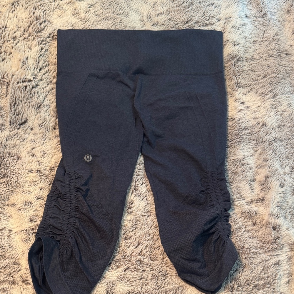 lululemon athletica in the flow compression Navy cropped Leggings